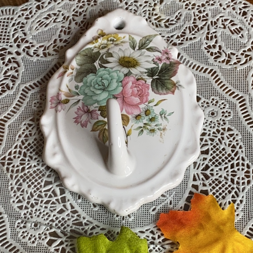 Liette white with punk roses ceramic coat hanger